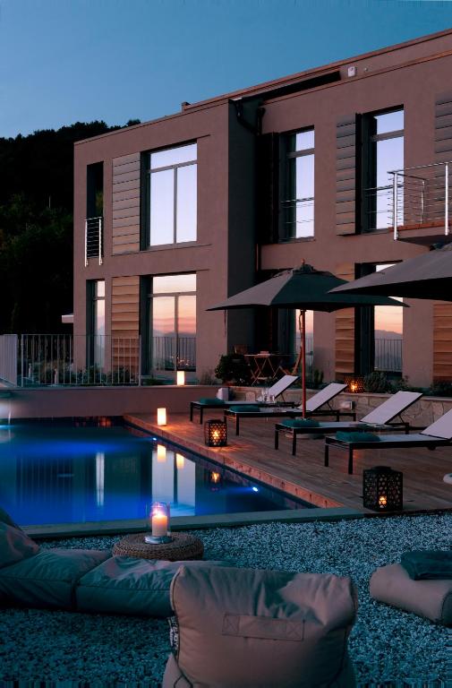 Bazén v ubytování B&B Casa Colleverde nebo v jeho okolí