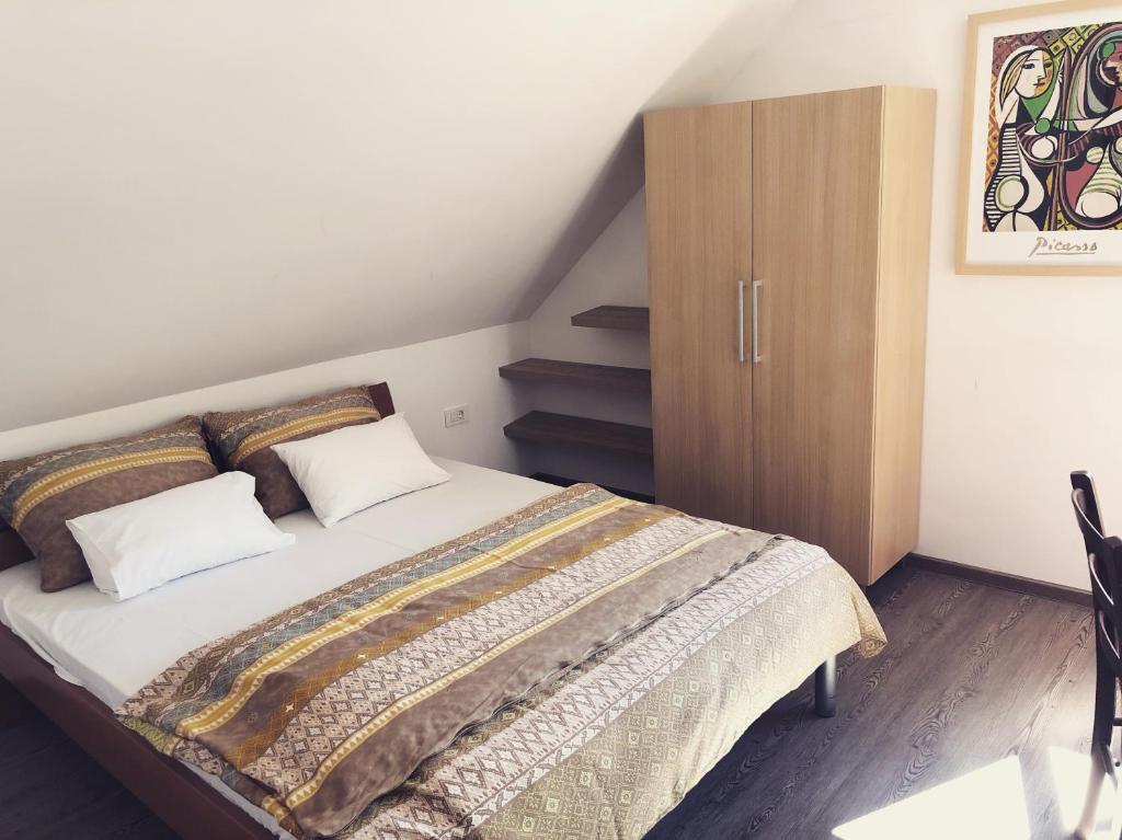Postel nebo postele na pokoji v ubytování Apartment and rooms Maraton