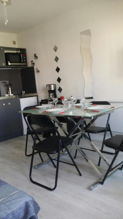 Studio cabine au Grau du roi à 3min à pied de la plage - Studio