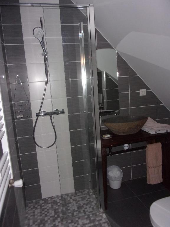 Koupelna v ubytování Chambre d'hôtes Le Cascadou