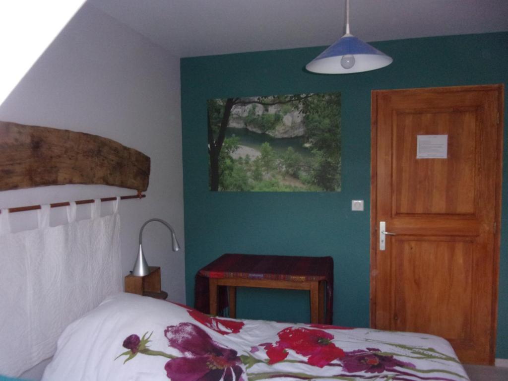 Postel nebo postele na pokoji v ubytování Chambre d'hôtes Le Cascadou