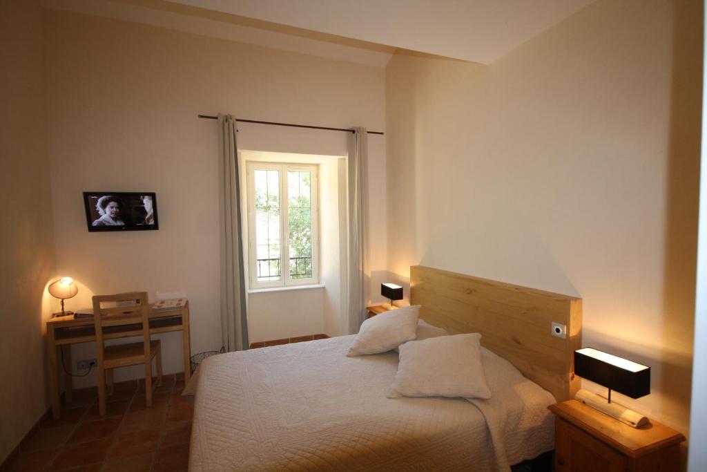 Logis Hôtel Restaurant Le Domaine de l'Eau Vive - Comfort Double Room