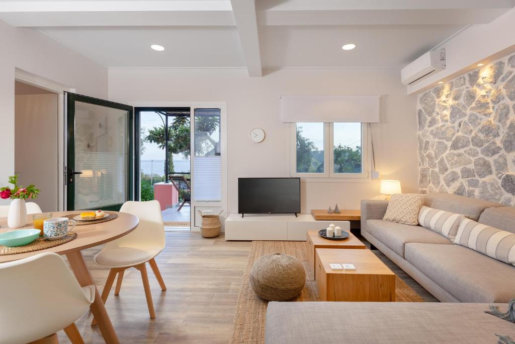 TV a/nebo společenská místnost v ubytování Rapanos Apartments