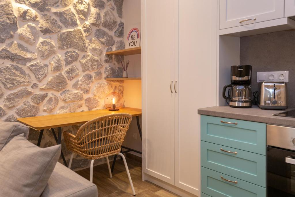 Kuchyň nebo kuchyňský kout v ubytování Rapanos Apartments