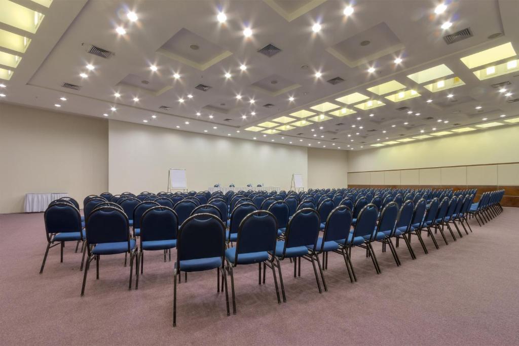  Iate Plaza Hotel