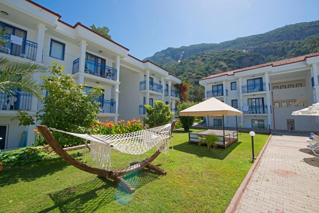 Nespecifikovaný výhled na hory nebo výhled na hory při pohledu z hotelu