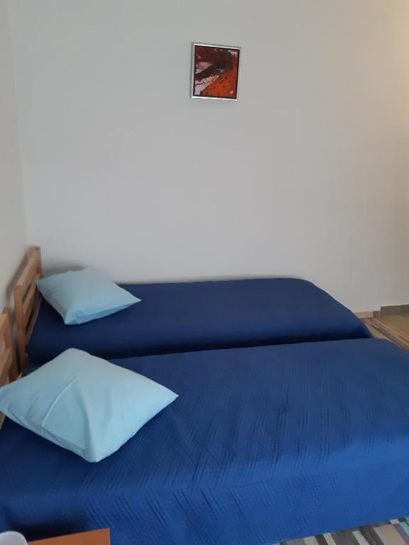 Łóżko lub łóżka w pokoju w obiekcie Apartments Vukelić