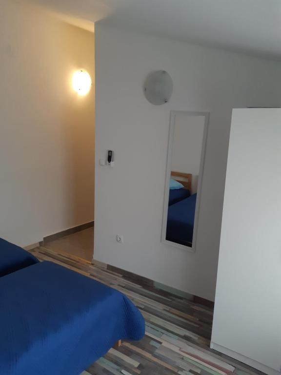 Łóżko lub łóżka w pokoju w obiekcie Apartments Vukelić