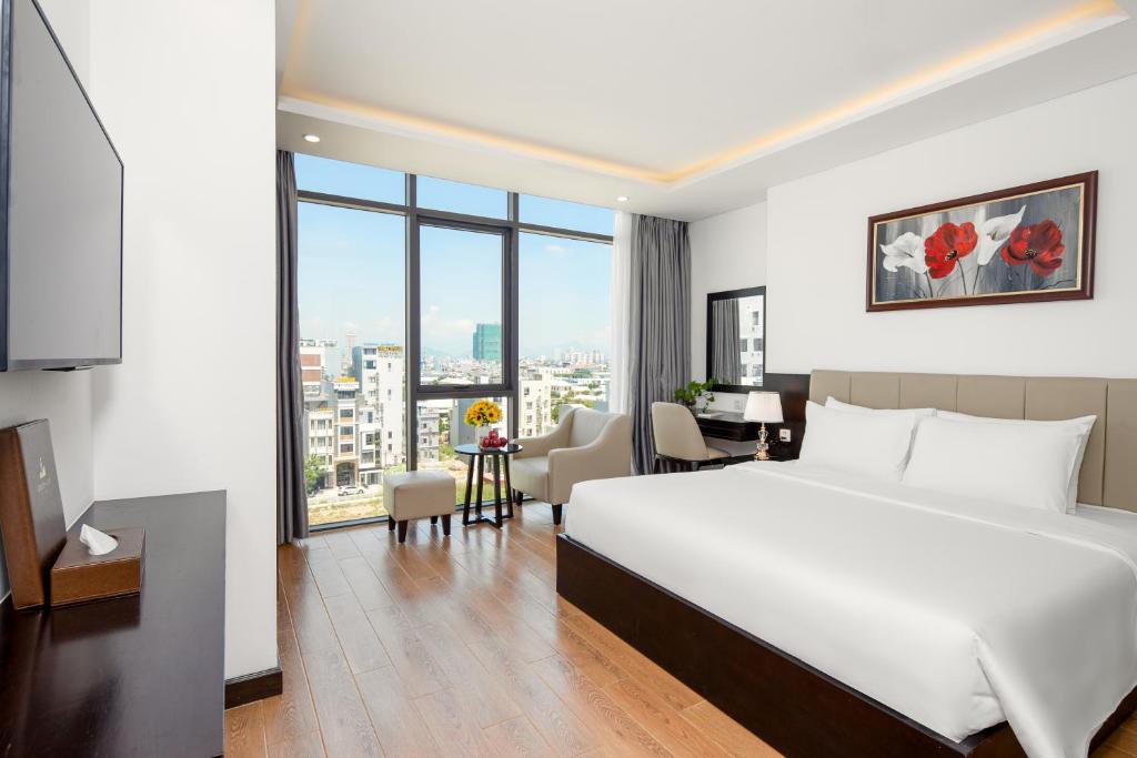 Postel nebo postele na pokoji v ubytování Golden Line Hotel Danang