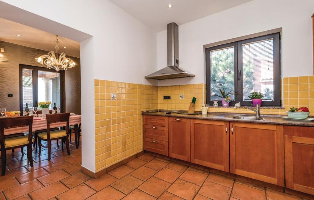 Kuchyňa alebo kuchynka v ubytovaní Sea View - Casa di Arijana