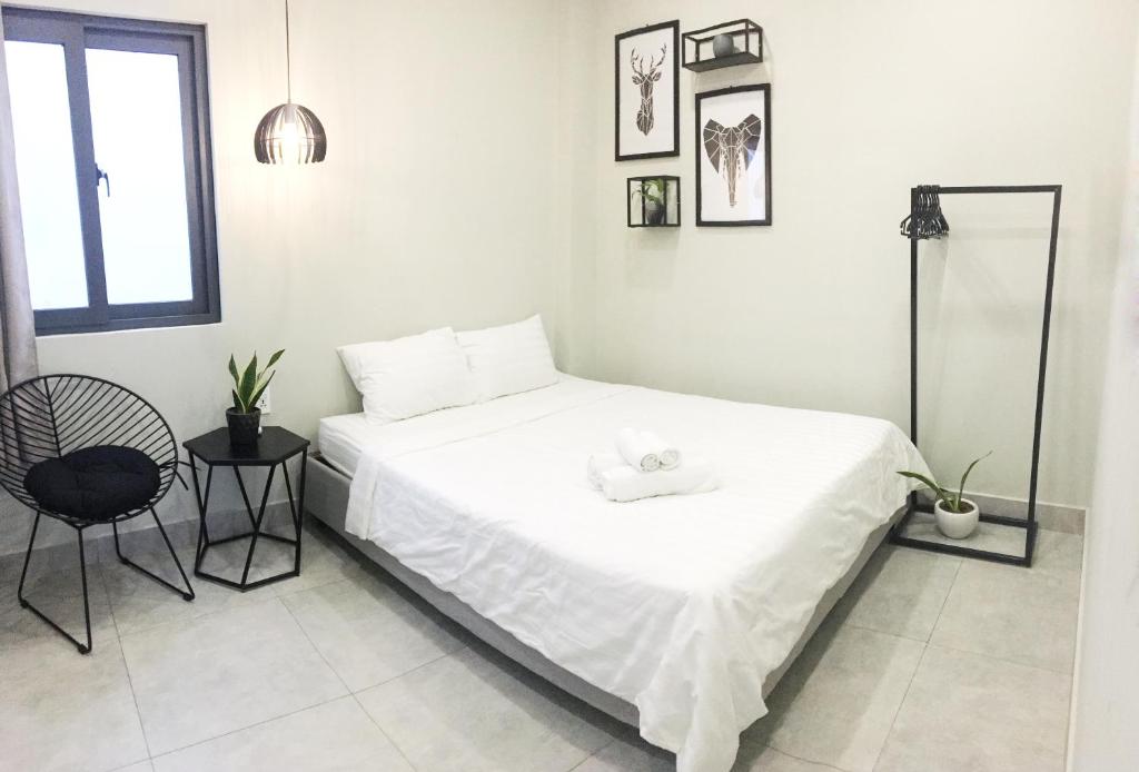 Postel nebo postele na pokoji v ubytování MIDMOST Boutique Hostel