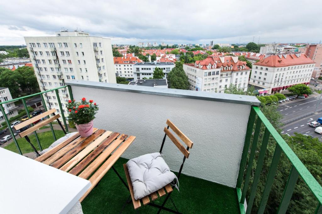 Balkón alebo terasa v ubytovaní SuperApart Belwederska A MiniStudio, Balcony, Kitchen, Pet-Friendly, TV & Wifi