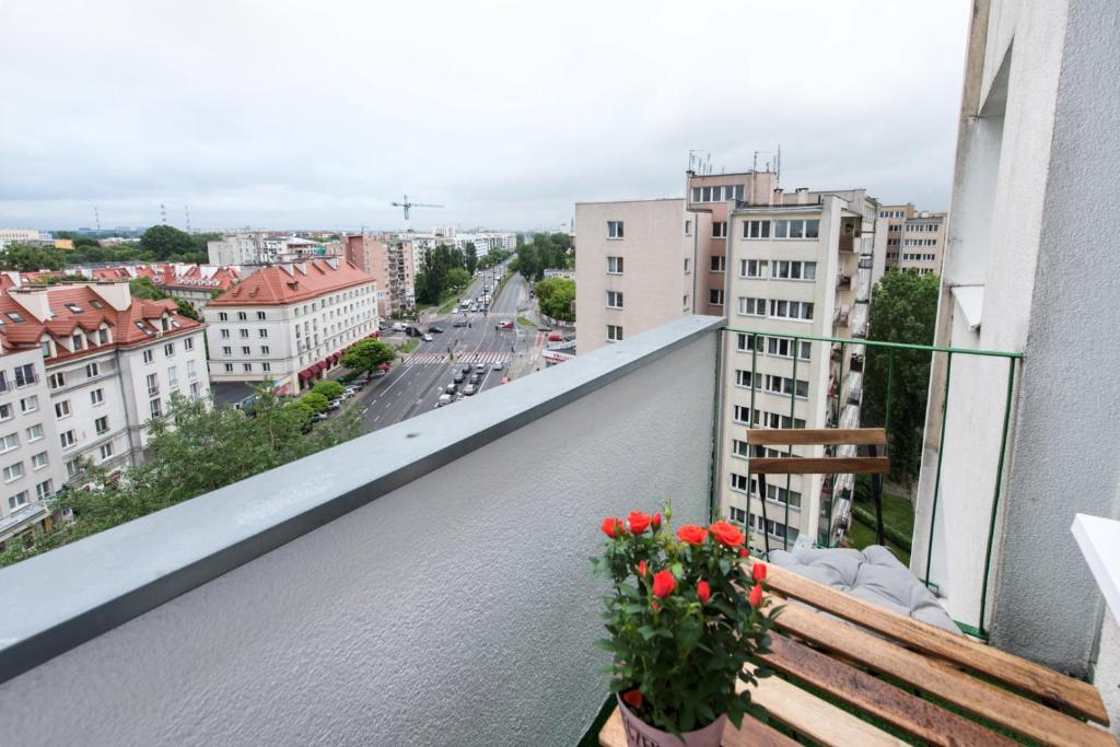 Balkón alebo terasa v ubytovaní SuperApart Belwederska A MiniStudio, Balcony, Kitchen, Pet-Friendly, TV & Wifi