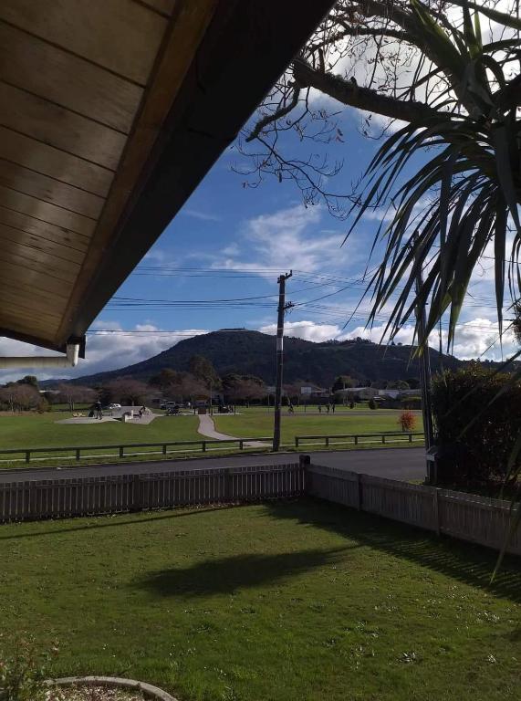 Cosy n Central Rotorua 2BR Entire House & Studio -summer only - Resim 19