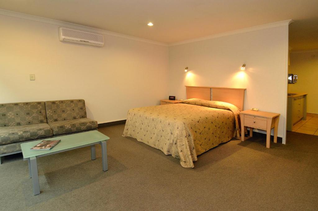 Postel nebo postele na pokoji v ubytování Senator Motor Inn