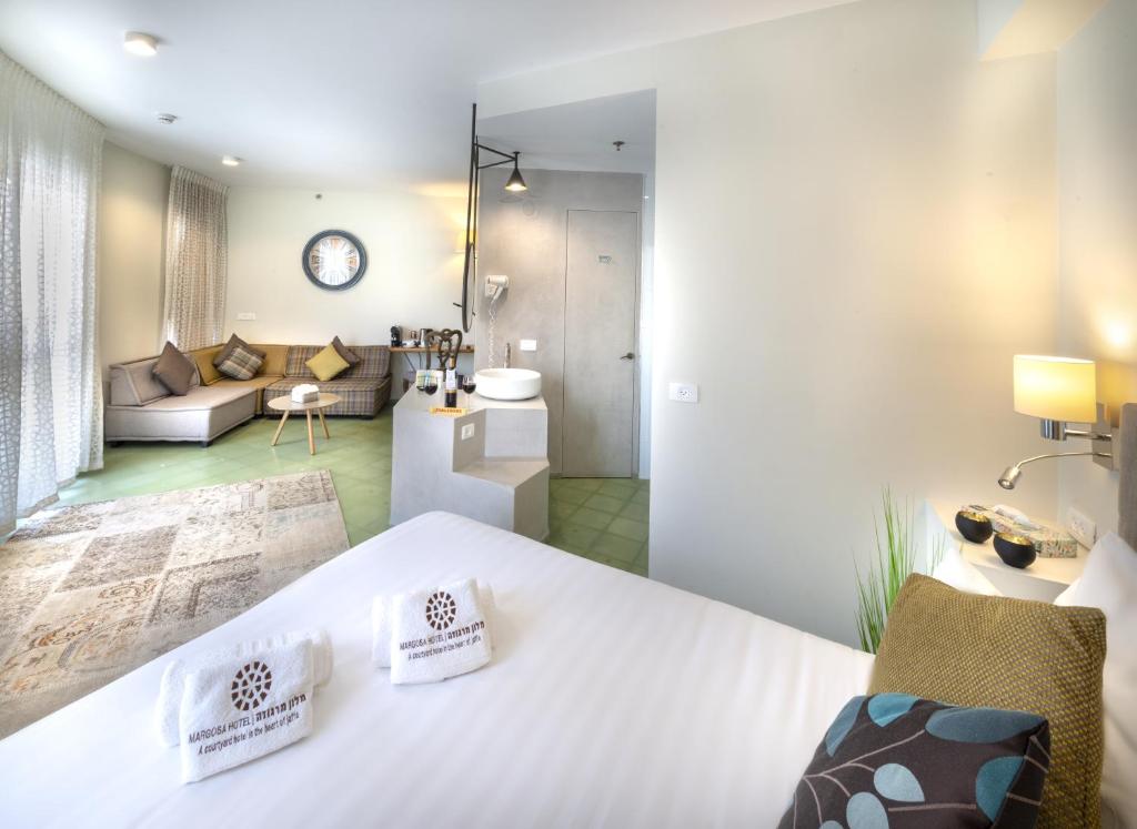 Postel nebo postele na pokoji v ubytování Margosa Boutique Hotel Tel-Aviv Jaffa