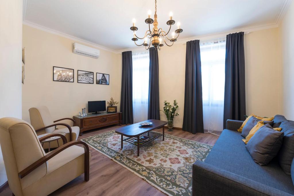 Heritage Collection House with 4BR by LovelyStay