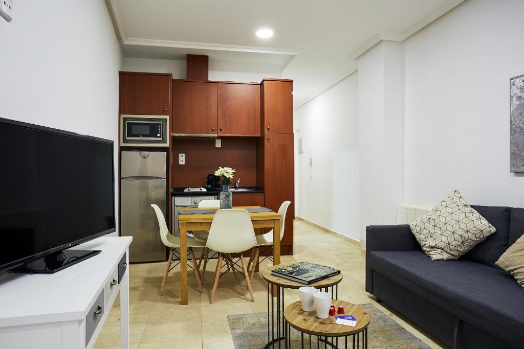 Kuchyň nebo kuchyňský kout v ubytování LEEWAYS LOFT V in GRAN VÍA