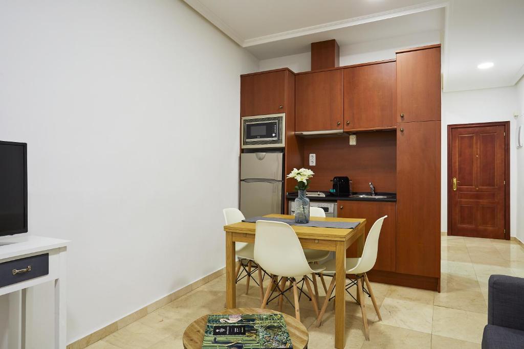 Kuchyň nebo kuchyňský kout v ubytování LEEWAYS LOFT V in GRAN VÍA