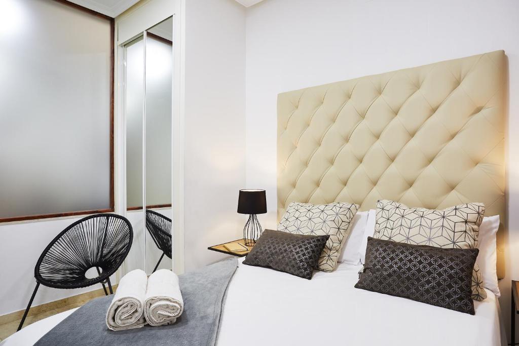 Postel nebo postele na pokoji v ubytování LEEWAYS LOFT V in GRAN VÍA