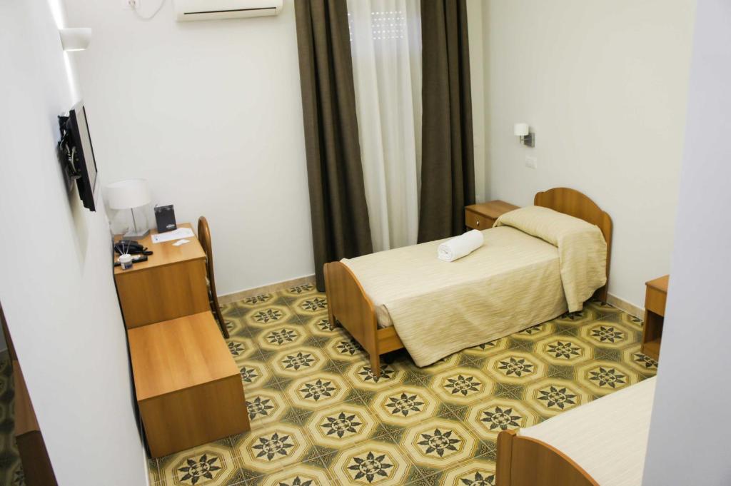 Postel nebo postele na pokoji v ubytování Albergo D'Onofrio