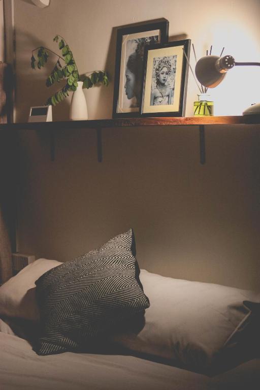 Postel nebo postele na pokoji v ubytování DAHLIA Guesthouse