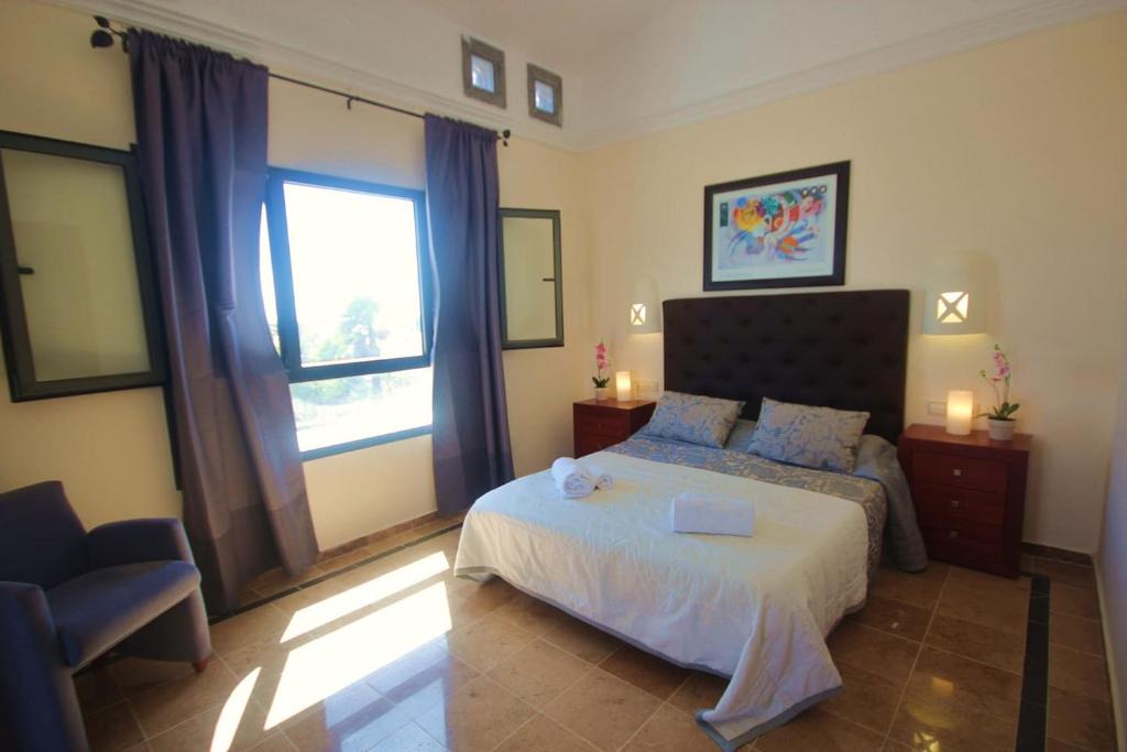 A bed or beds in a room at Hipoclub Villas, Aguamarina 5