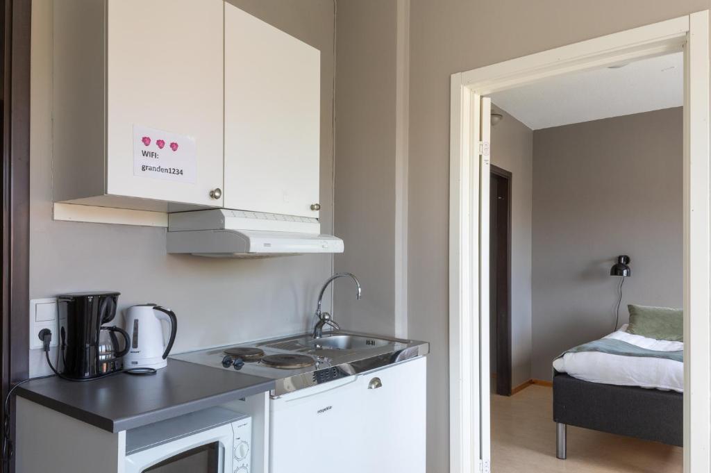 Kuchyň nebo kuchyňský kout v ubytování Hotel B&B Gränden