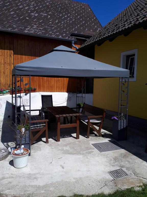 Patio alebo iná vonkajšia časť ubytovania Ferienapartment Ulrike