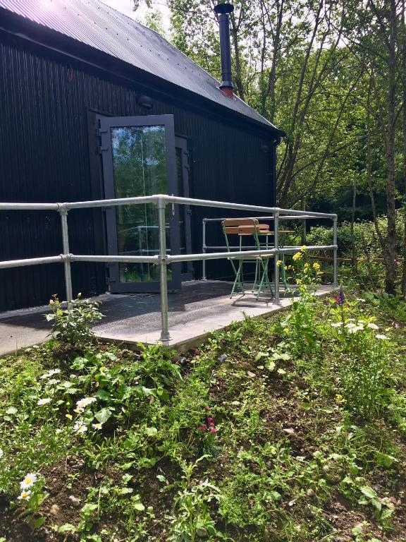 Κήπος έξω από το Alder Cabin