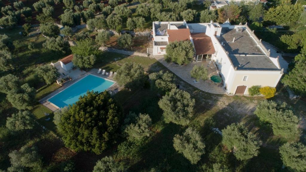 an aerial view of a house with a swimming pool at Masseria I Raffi b&b in Monopoli