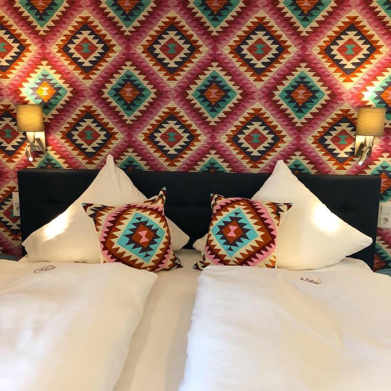 Postel nebo postele na pokoji v ubytování Hotel zur goldenen Sonne