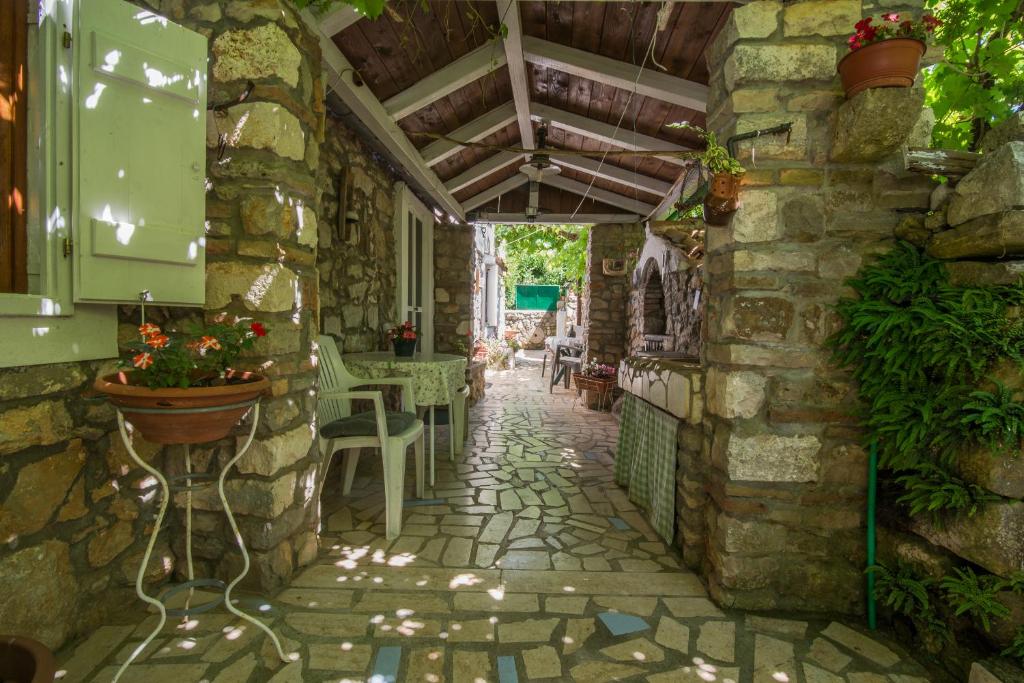 a stone walkway with a table and chairs in a building at Loredana 2 in Veli Lošinj