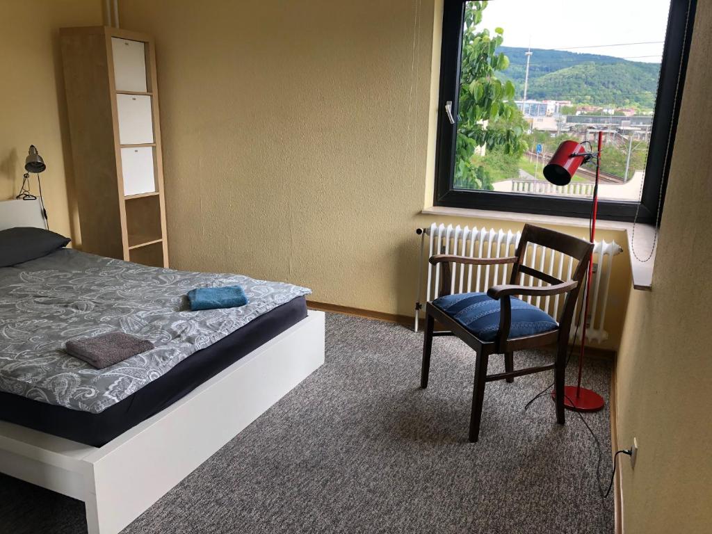Zentrales Apartment mit Parkplatz - Apartamento De Dos Dormitorios
