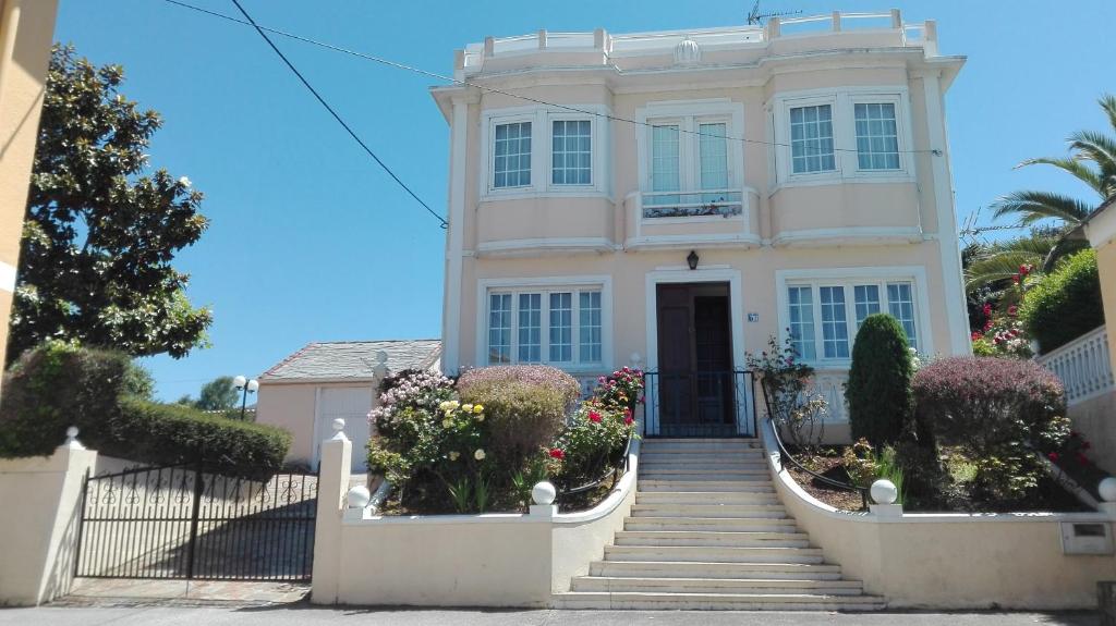 a white house with a staircase in front of it at Casa Braña in Barreiros