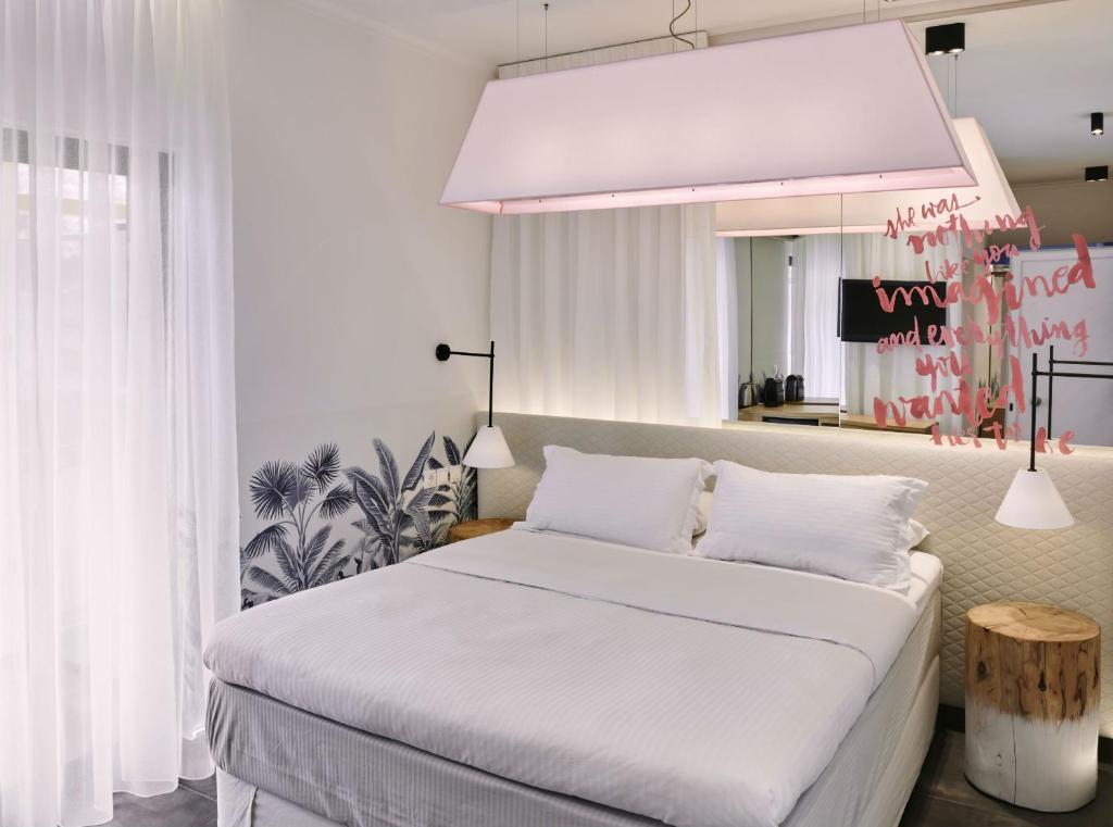 Thomais Boutique Hotelにあるベッド