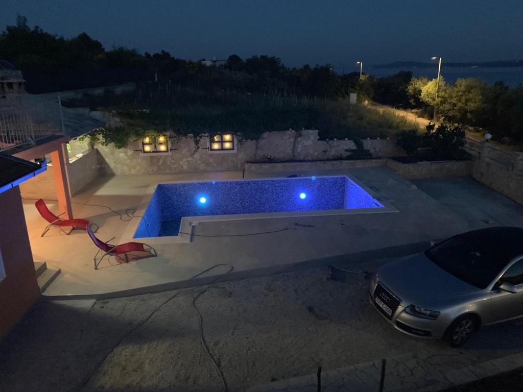 Bazén v ubytování Holiday Home Cerim nebo v jeho okolí