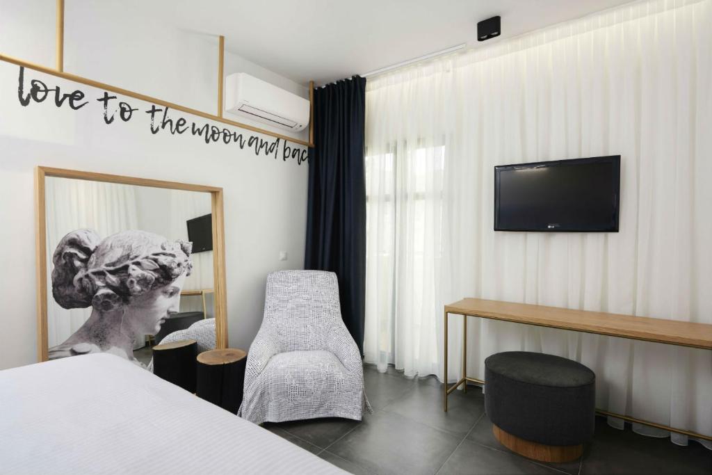 Thomais Boutique Hotelにあるテレビまたはエンターテインメントセンター
