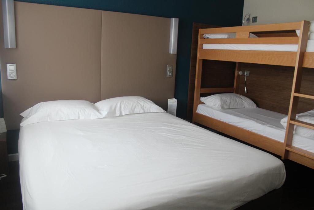 Campanile Millau - Family Room With One Double Bed And Two Bunk Beds