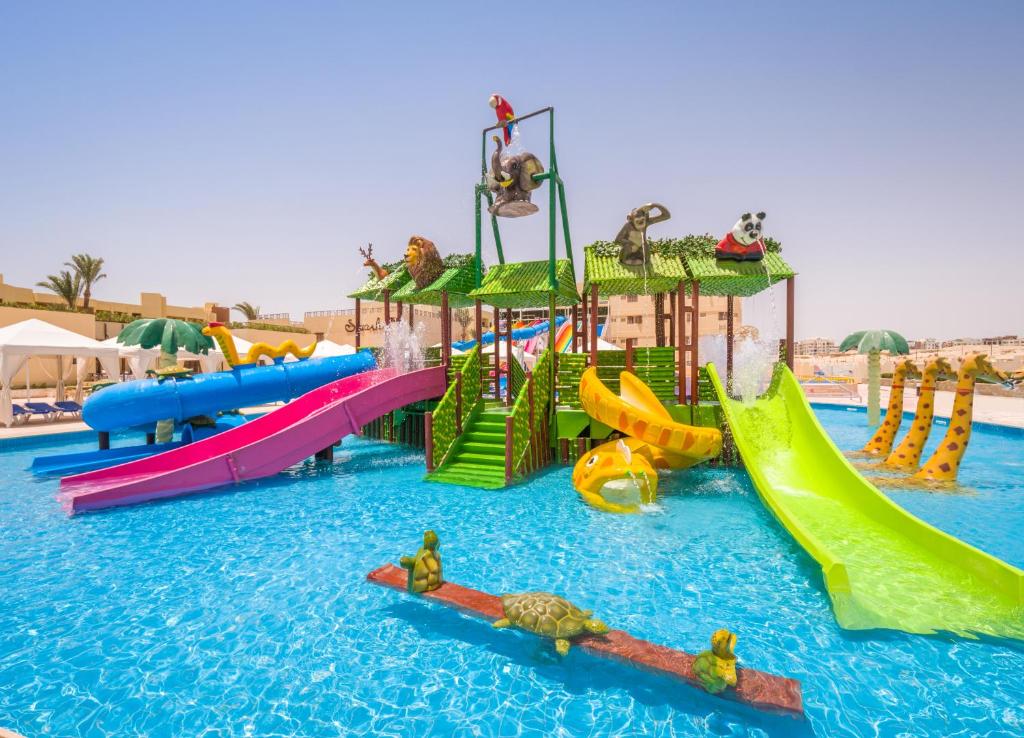 Bazén v ubytování Sunny Days Mirette Family Resort nebo v jeho okolí