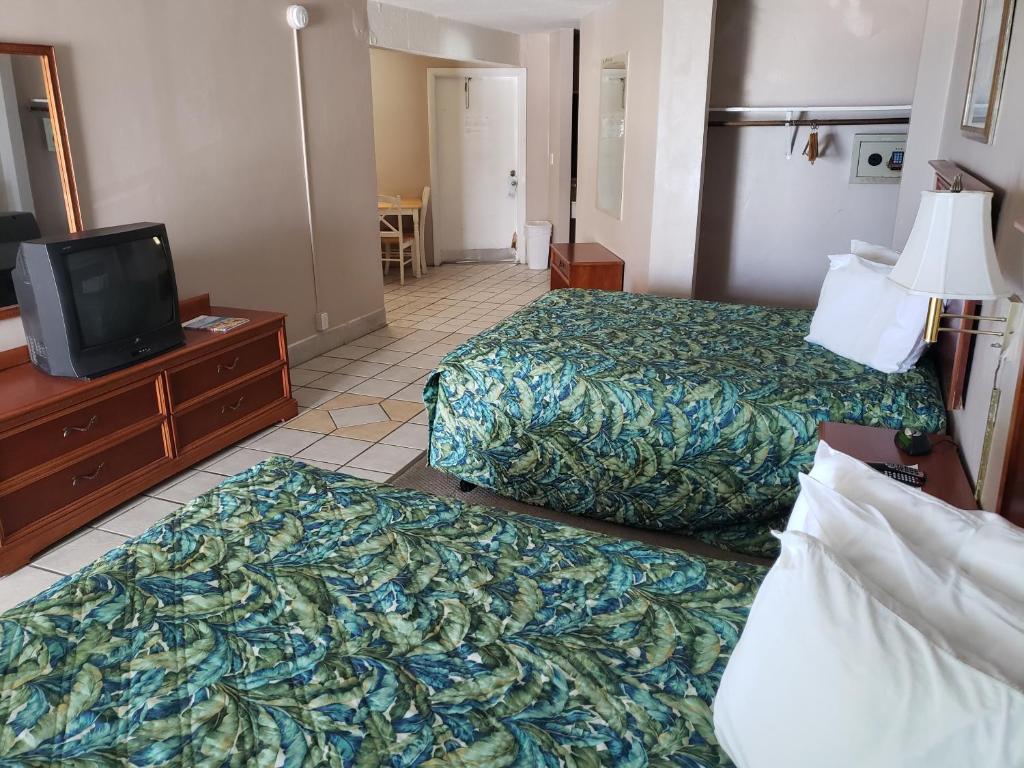 SeaScape Inn - Daytona Beach Shores - Queen Room With Garden View