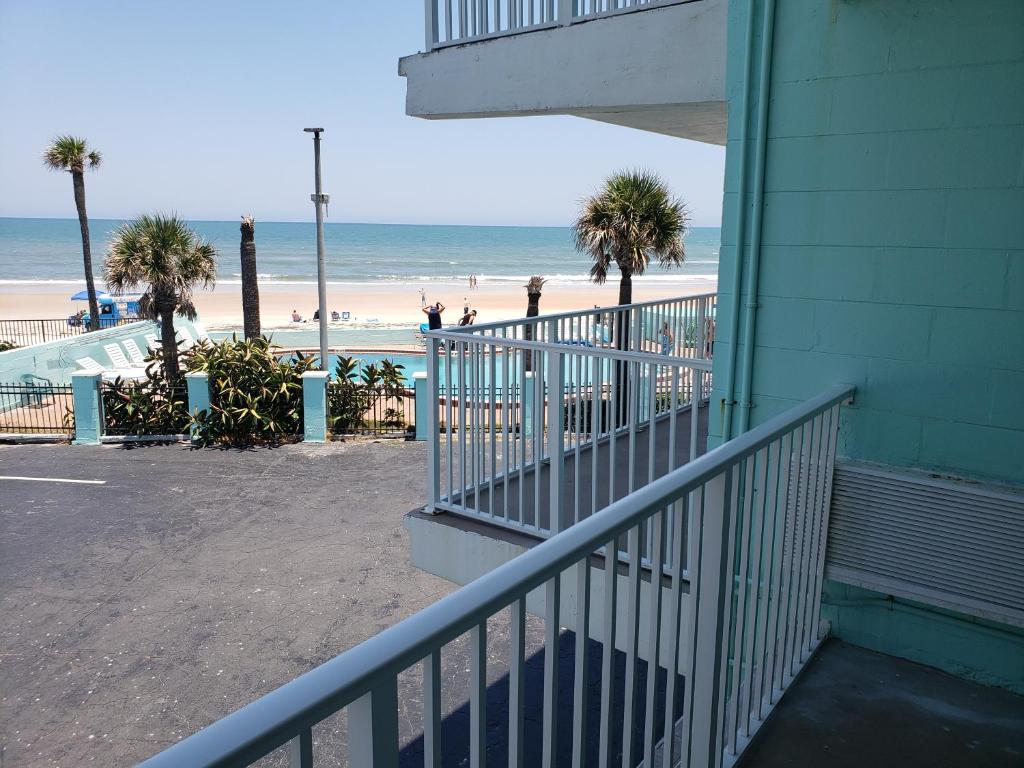 SeaScape Inn - Daytona Beach Shores - Queen Room With Sea View