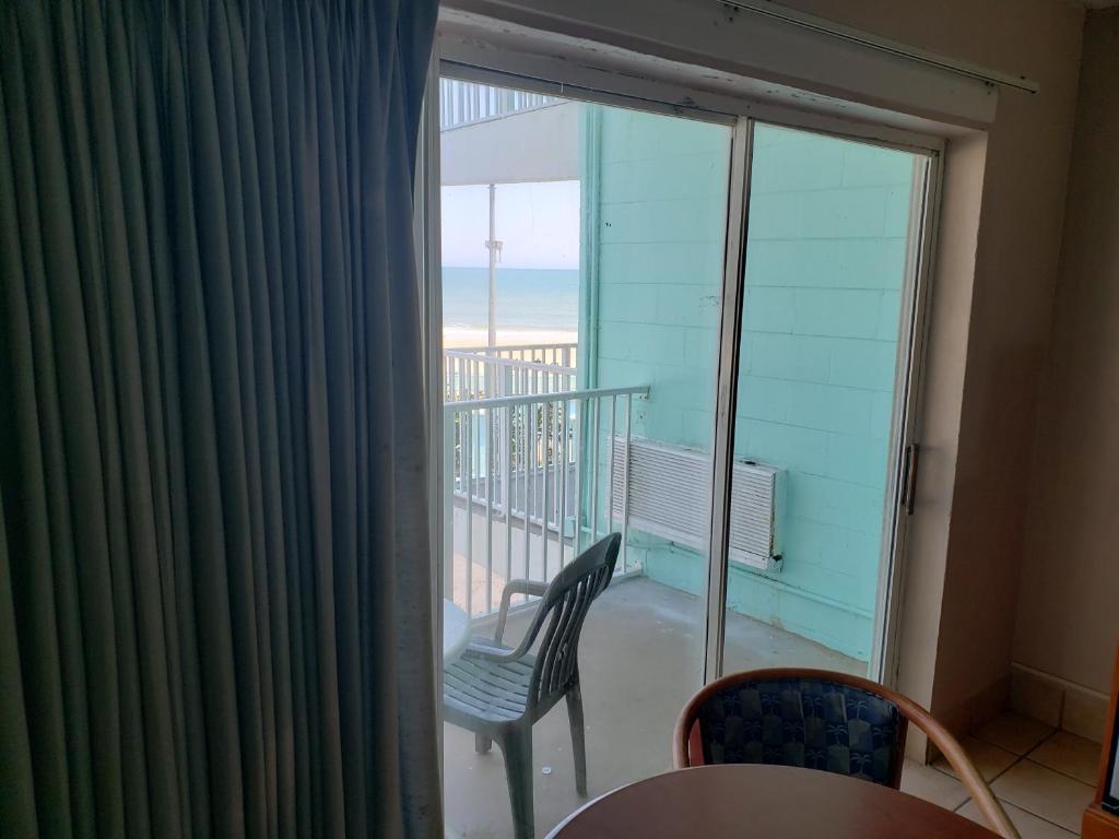 SeaScape Inn - Daytona Beach Shores - Queen Room With Sea View