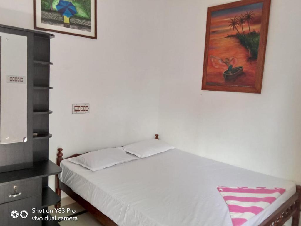 Postel nebo postele na pokoji v ubytování Taj Mahal Hotel