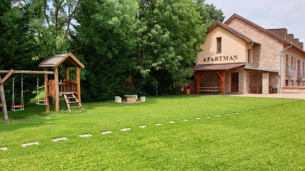 Budova, v ktorej sa apartmán nachádza