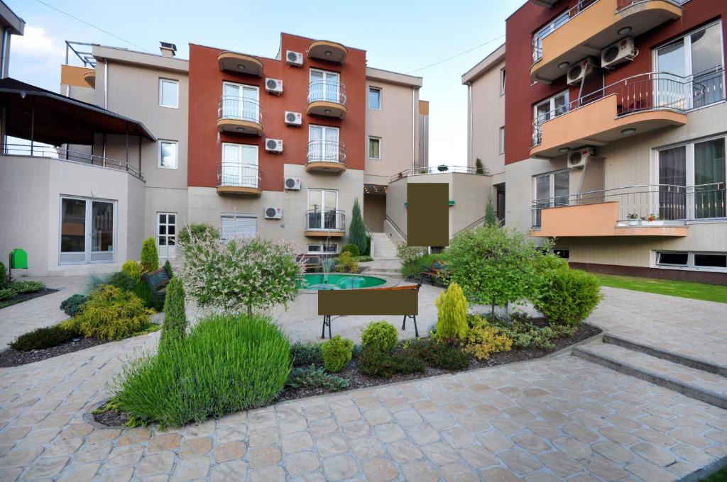 a courtyard with a bench in front of a building at Apartments Raj in Vrnjačka Banja