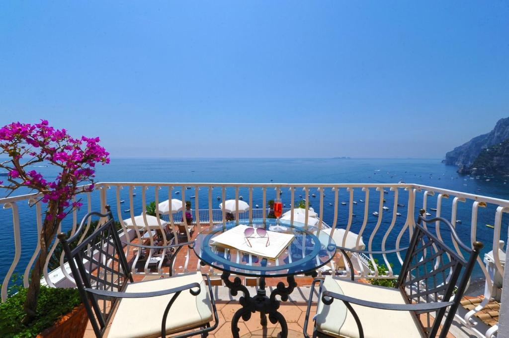 a table and chairs on a balcony overlooking the ocean at Hotel Marincanto in Positano