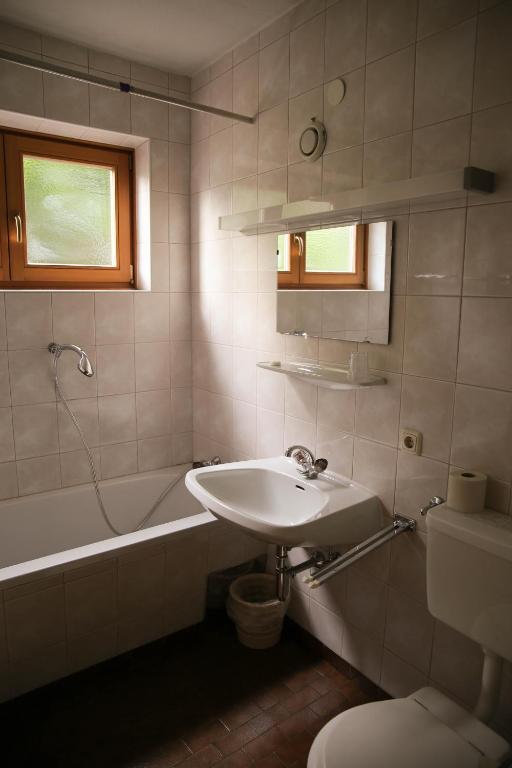 Koupelna v ubytování Hotel Schwarzer Adler Sillian