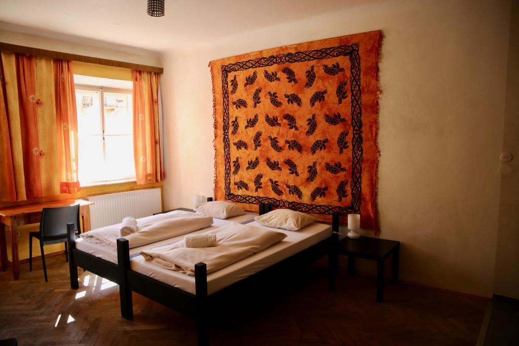 Postel nebo postele na pokoji v ubytování Hotel Schwarzer Adler Sillian