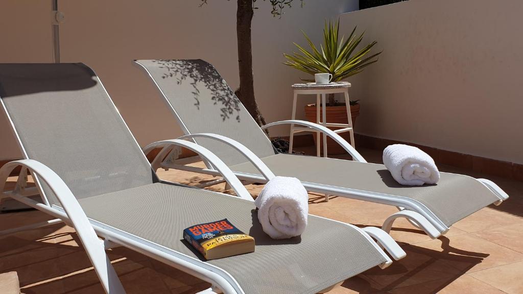 two white rocking chairs sitting in a room at Sunny & New Apartamento in Caleta de Fuste in Caleta De Fuste